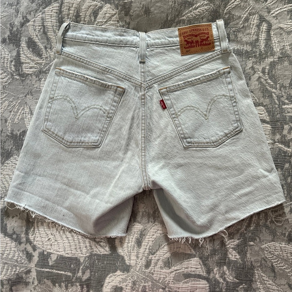 Levi 501 shorts W26